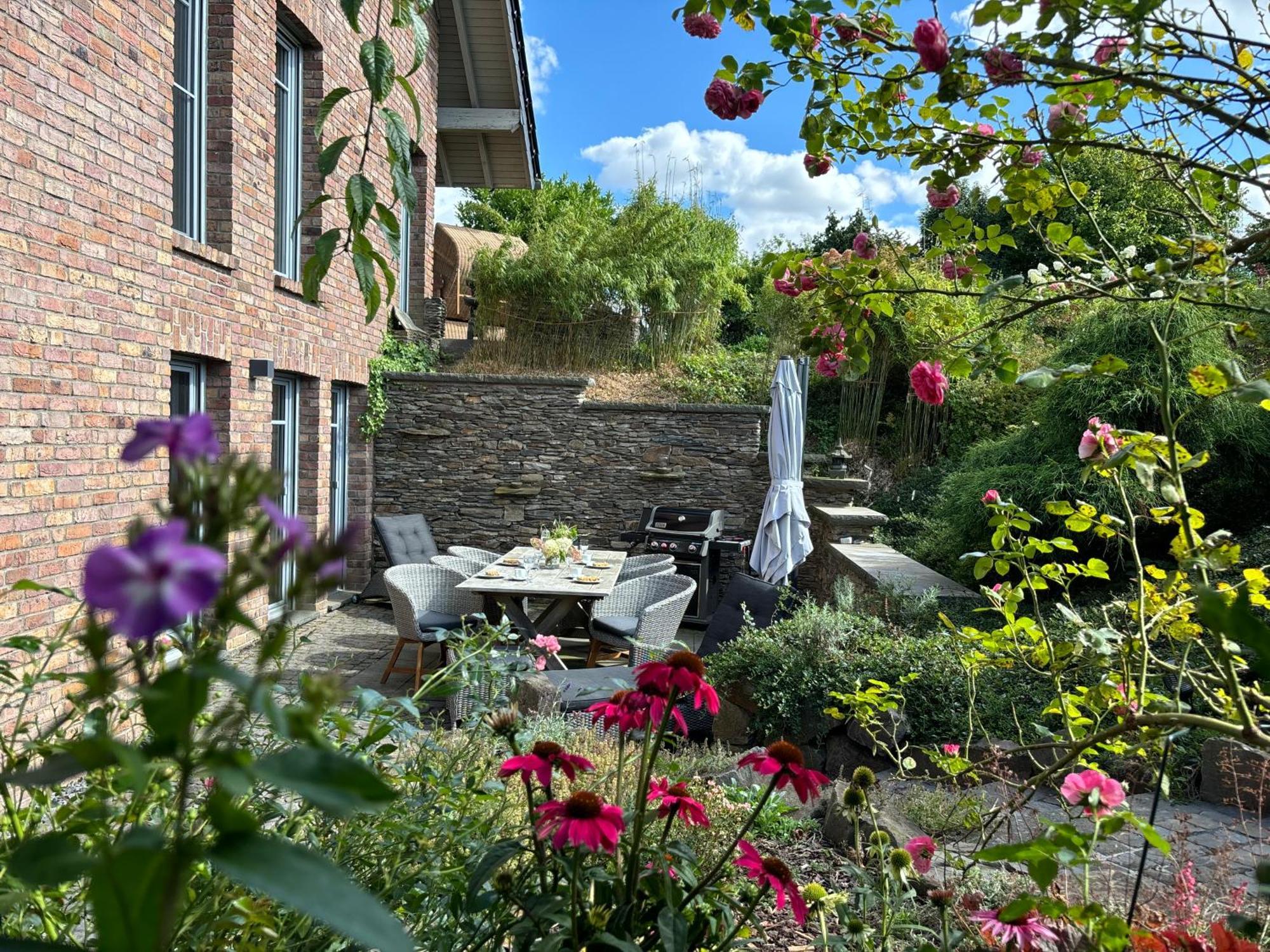 Attraktive Wohnung-Elztalidyll-Zwischen Mosel,Nuerburgring Und Burg Eltz Kollig Buitenkant foto